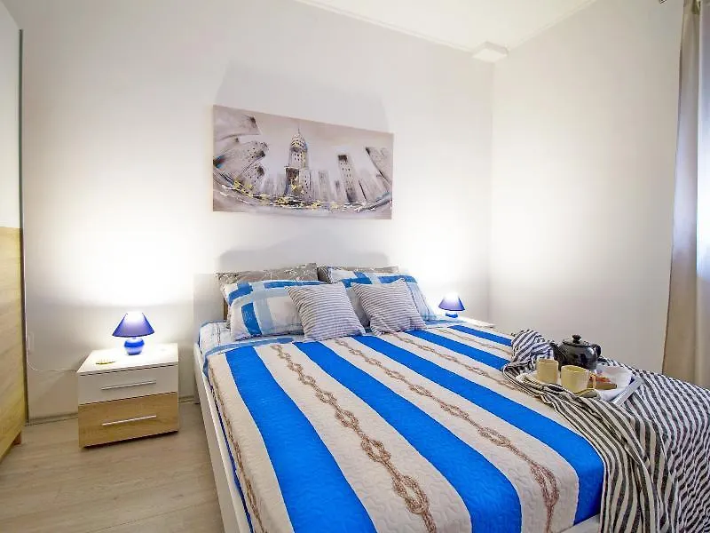Apartments Dujo Split 0*,